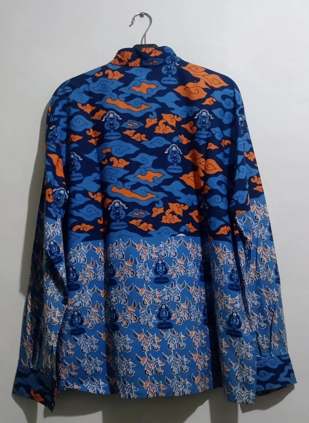 Baju batik motif custom tampak belakang produksi JAP Solusindo